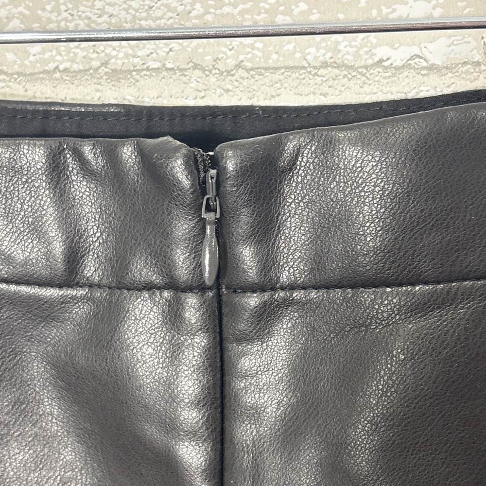 Gap Black Faux Leather Mini Skirt Size 00 Y2K Indie Sleaze Grunge Goth Punk Emo - Picture 9 of 10